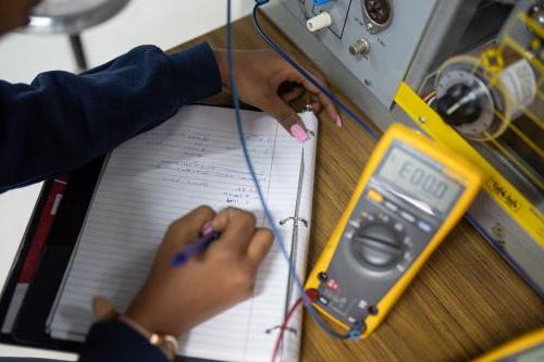 A student takes readings during a circuits lab.